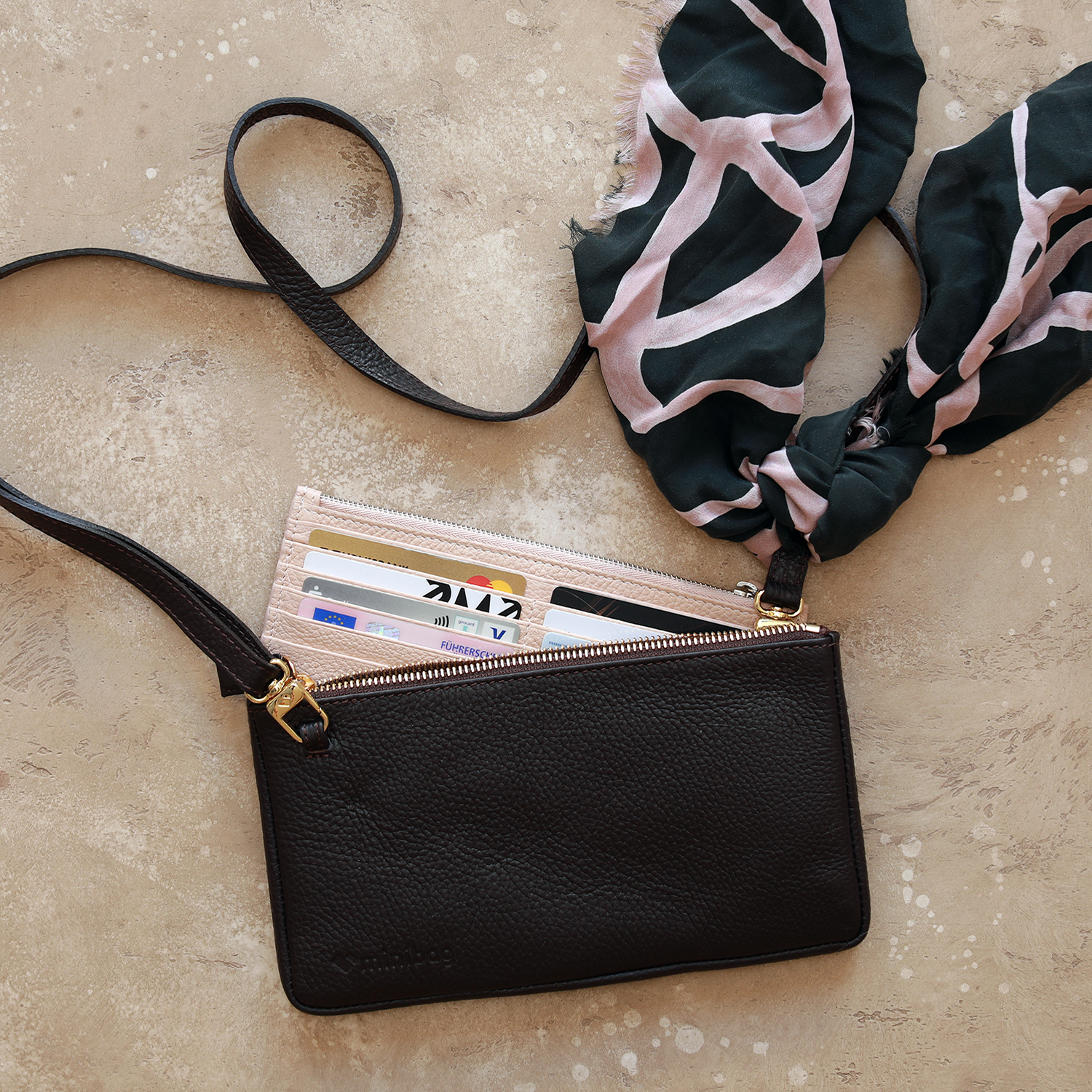 minibag black Edition GOLD, schwarze Ledertasche, minibag Wallet nude, Geldtasche zum Umhängen, kleine schwarze Tasche zum Umhängen, Handytasche zum Umhängen, Handytasche mit Geldbörse