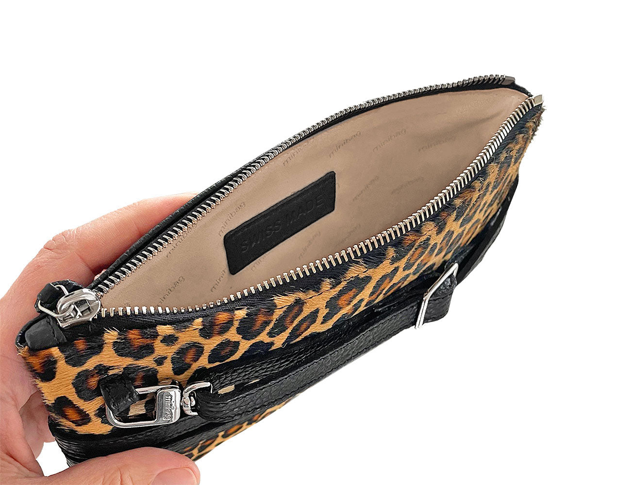minibag leo, Geldtasche zum Umhängen, Innenleben minibag, Ledertasche mit Leopardenfell
Minibag Leo, Felltasche Leo, Minitasche Leofell, Minibag, Leobag, Leominibag Minitasche mit Leofell, Leominitasche Leo Minitasche, mini bag kaufen