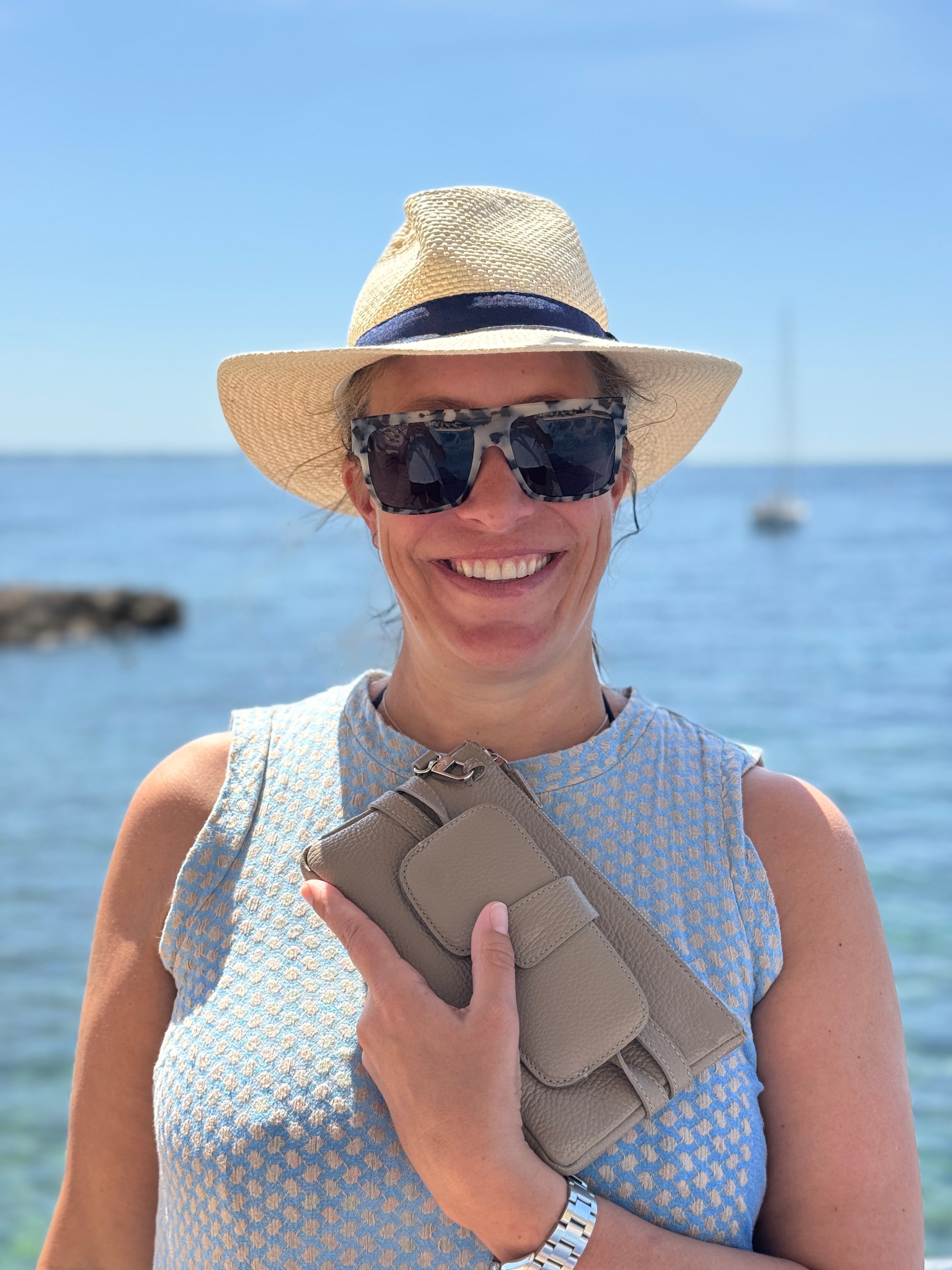 Warum jede Frau eine kleine Tasche besitzen sollte