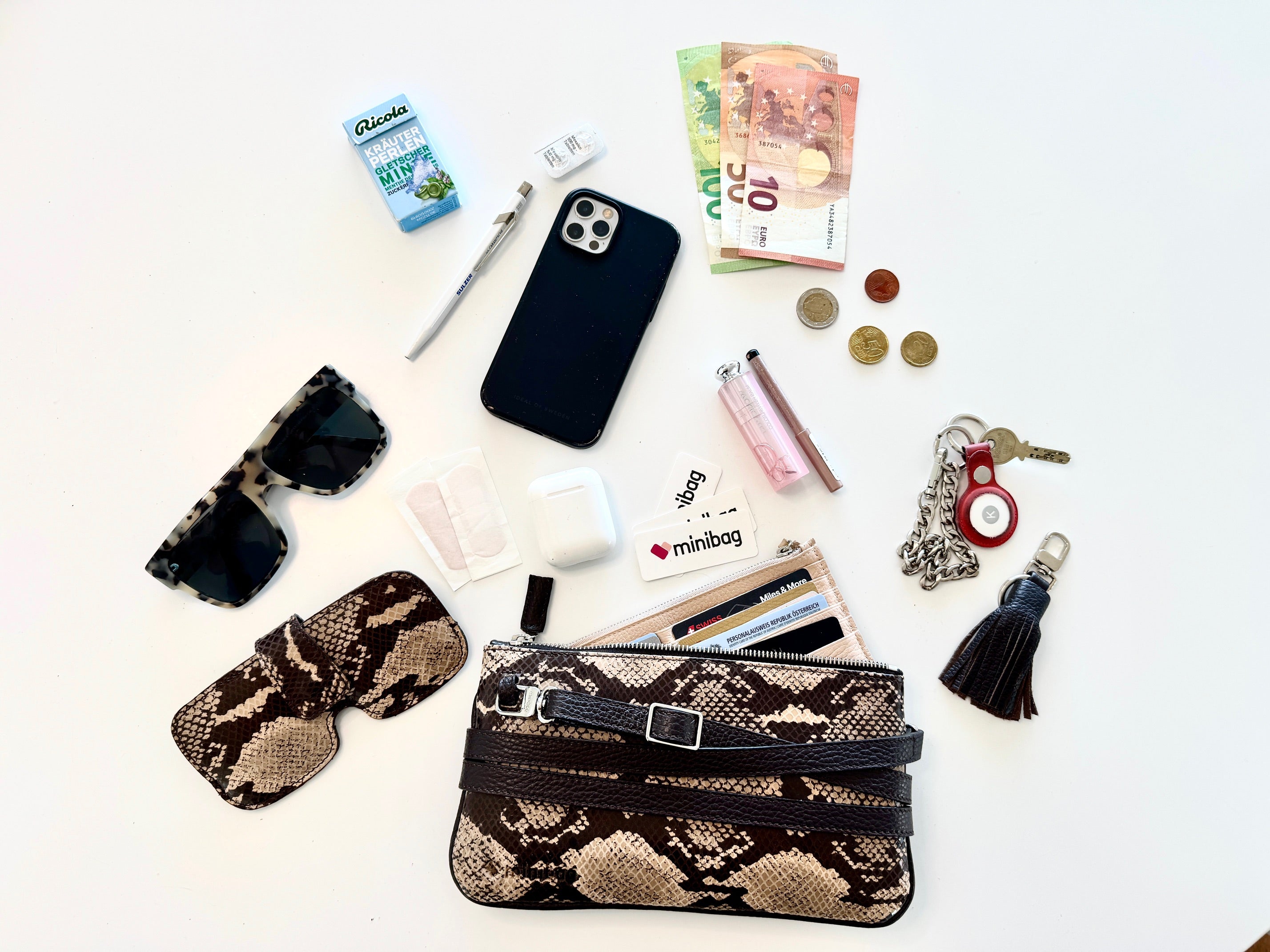 minibag in Schlangenlederoptik – edel, praktisch und perfekt für jeden Anlass