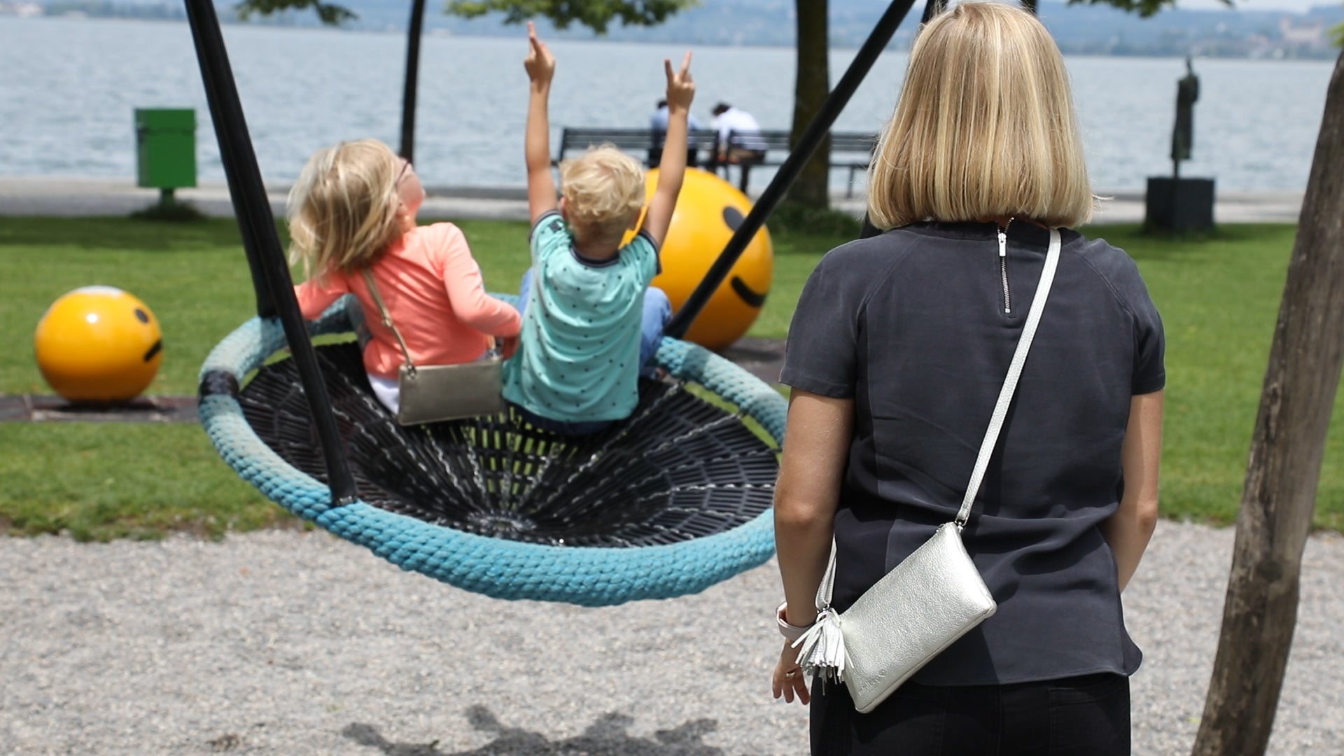 das geschenk zum Muttertag, silberne kleine Tasche,. silberne Ledertasche silberne mini bag