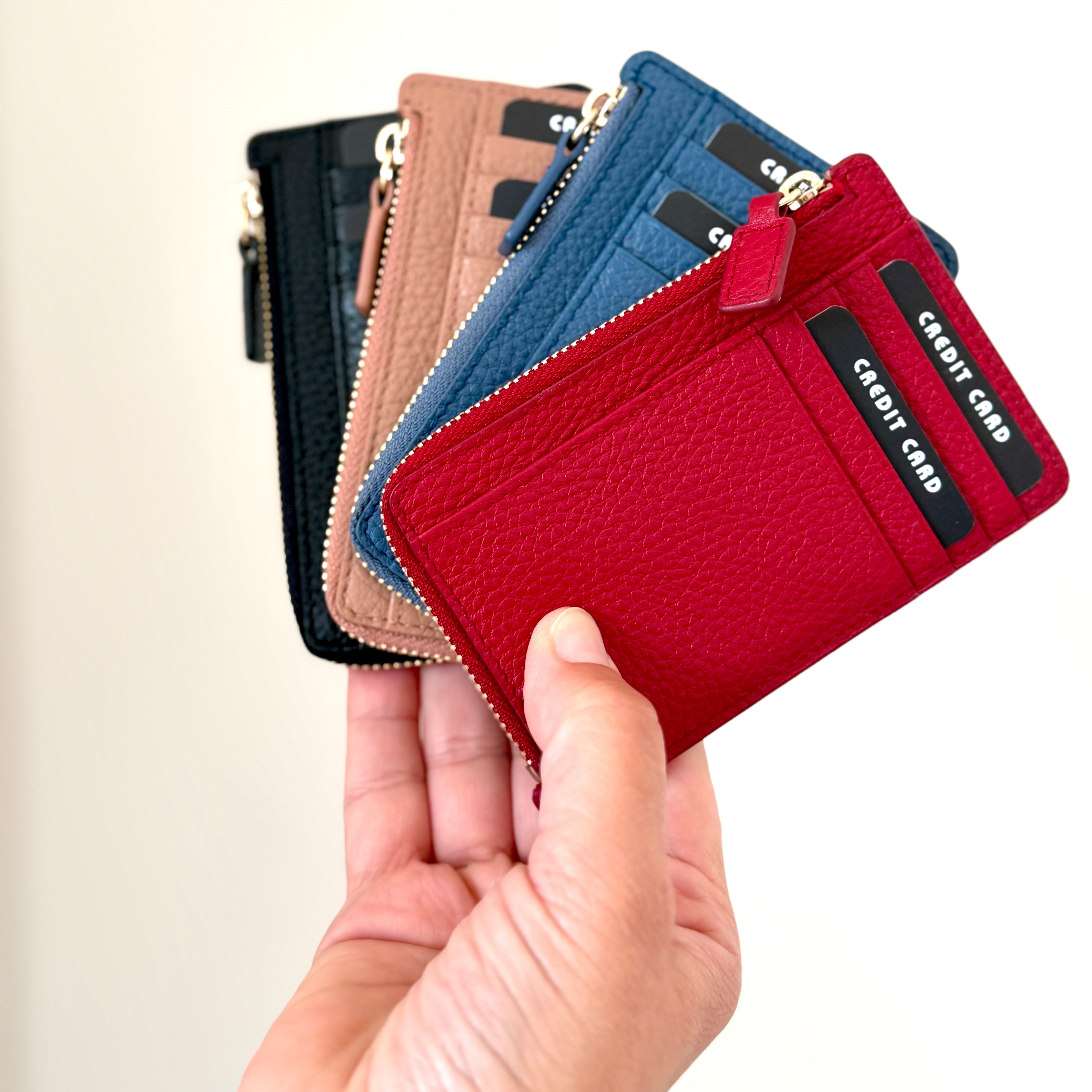 kleines Portemnonnaie in 4 Farben, minibag wallet, minibag portemonnaie, kleines Lederportemonnaie in rot und schwarz
kleine Geldbörse Damen Leder
Portemonnaie Damen klein
Wallet Damen Leder
kleine Geldtasche Damen
minimalistisches Portemonnaie
Geldbörse zum Umhängen
Leder Wallet klein
kompakte Geldbörse Damen
Organizer Wallet Damen
Geldtasche mit Reißverschluss